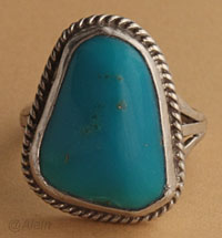 Bague artisanale South Western USA en argent massif et turquoise bleu foncé, signée par l'artiste américain Art Gatzke