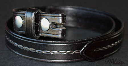 Ceinture en cuir pleine fleur motif South Western repoussés, teinte noire, pour boucle de ceinture Américaine