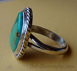 Bague amérindienne en argent avec turquoise verte et symbole corde