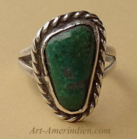 Bague Navajo ancienne en argent avec turquoise verte