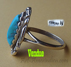 Bague Navajo en argent massif avec turquoise bleu vif