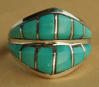 Bague amérindienne Zuni en argent massif et 12 turquoises.