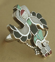 Zuni Indian Native American ring, mosaïc inlay Eagle Dancer, hallmarked signed LV Harker. 