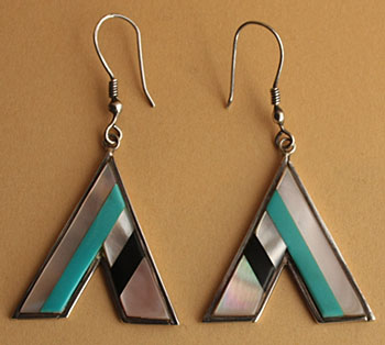 Boucles d'oreilles amérindiennes zuni en inlay turquoises, jet, M.O.P.