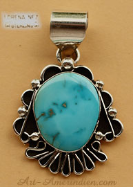 Pendentif Amérindien en argent massif avec turquoise bleue, bijou ethnique fabriqué par une indienne d'Amérique nommée Lorena Nez